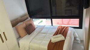 1 camera, una scrivania, Wi-Fi, lenzuola