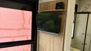 Desk, WiFi, bed sheets - Studio em frente ao Hospital das Clinicas | ZJ112 (Cerqueira César)