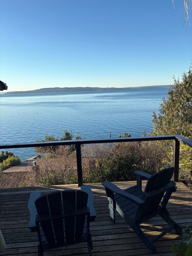 The Nest - cottage with panoramic views and private deck seating