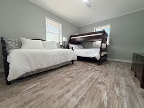4 bedrooms, iron/ironing board, free WiFi, bed sheets
