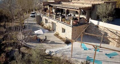 Retreat with pool and yoga near Granada
