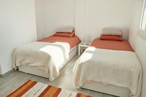Free WiFi - Retreat with pool and yoga near Granada (Lanjarón, Granada)