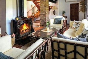 Fireplace - Retreat among olive groves in Málaga mountains (Málaga)