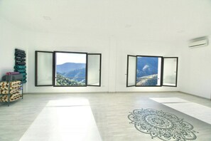 Interior - Retreat among olive groves in Málaga mountains (Málaga)