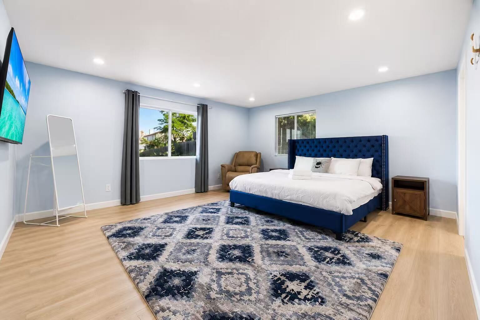 4 bedrooms, WiFi, bed sheets