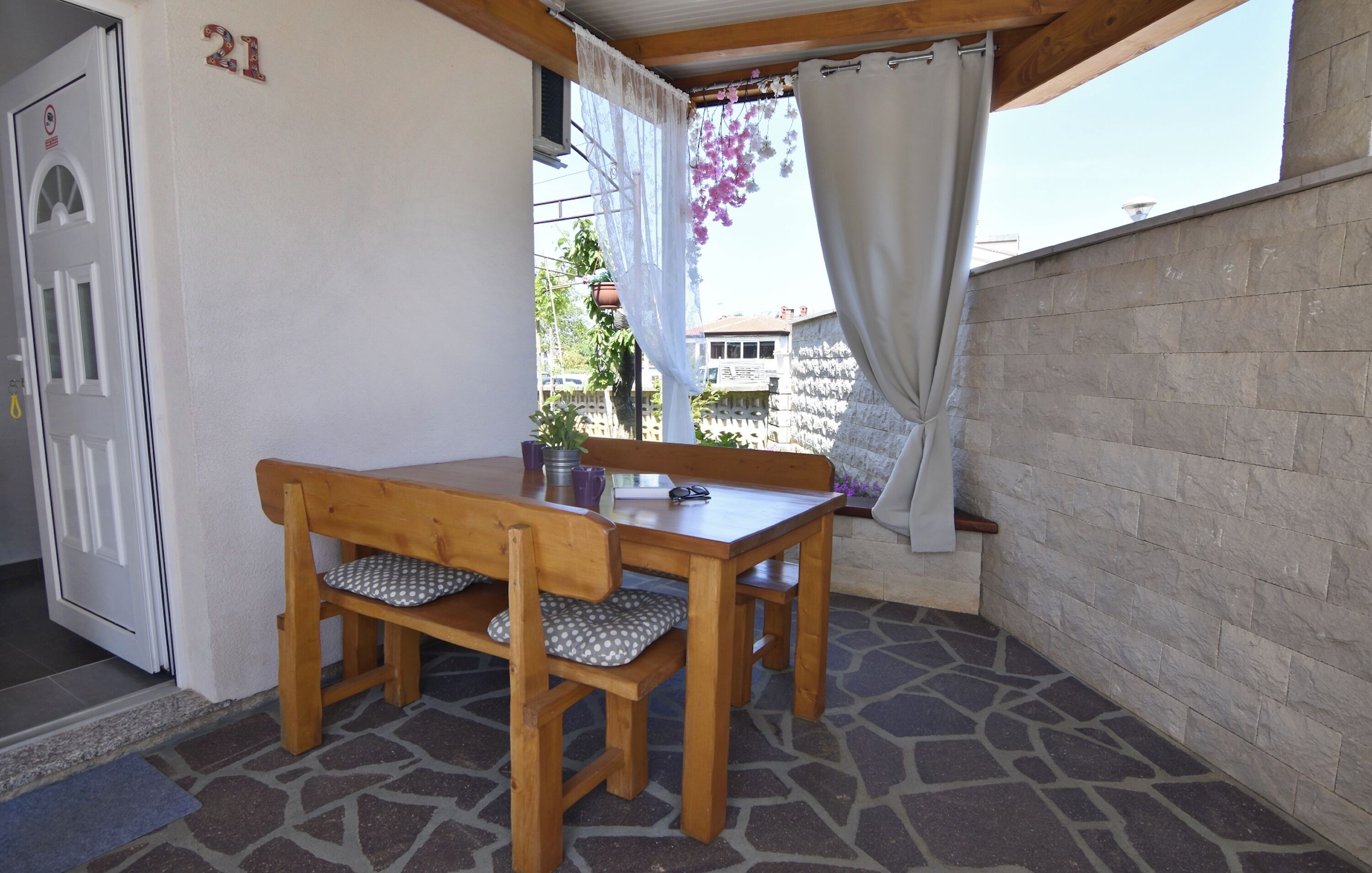 Studio, Multiple Bedrooms, Patio, Garden View | Dining room