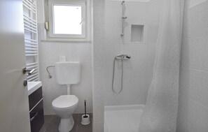 Studio, Multiple Bedrooms, Patio, Garden View | Bathroom - Modern Studio With Terrace (Umag)
