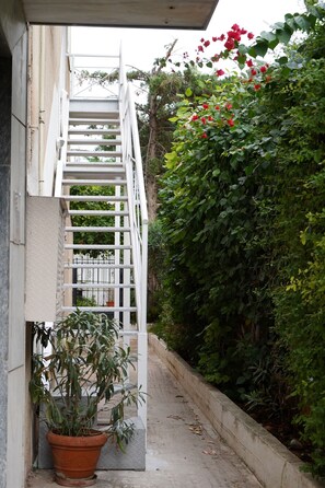 Property grounds - Athenian Riviera Suite ~Ano Voula (Athens)