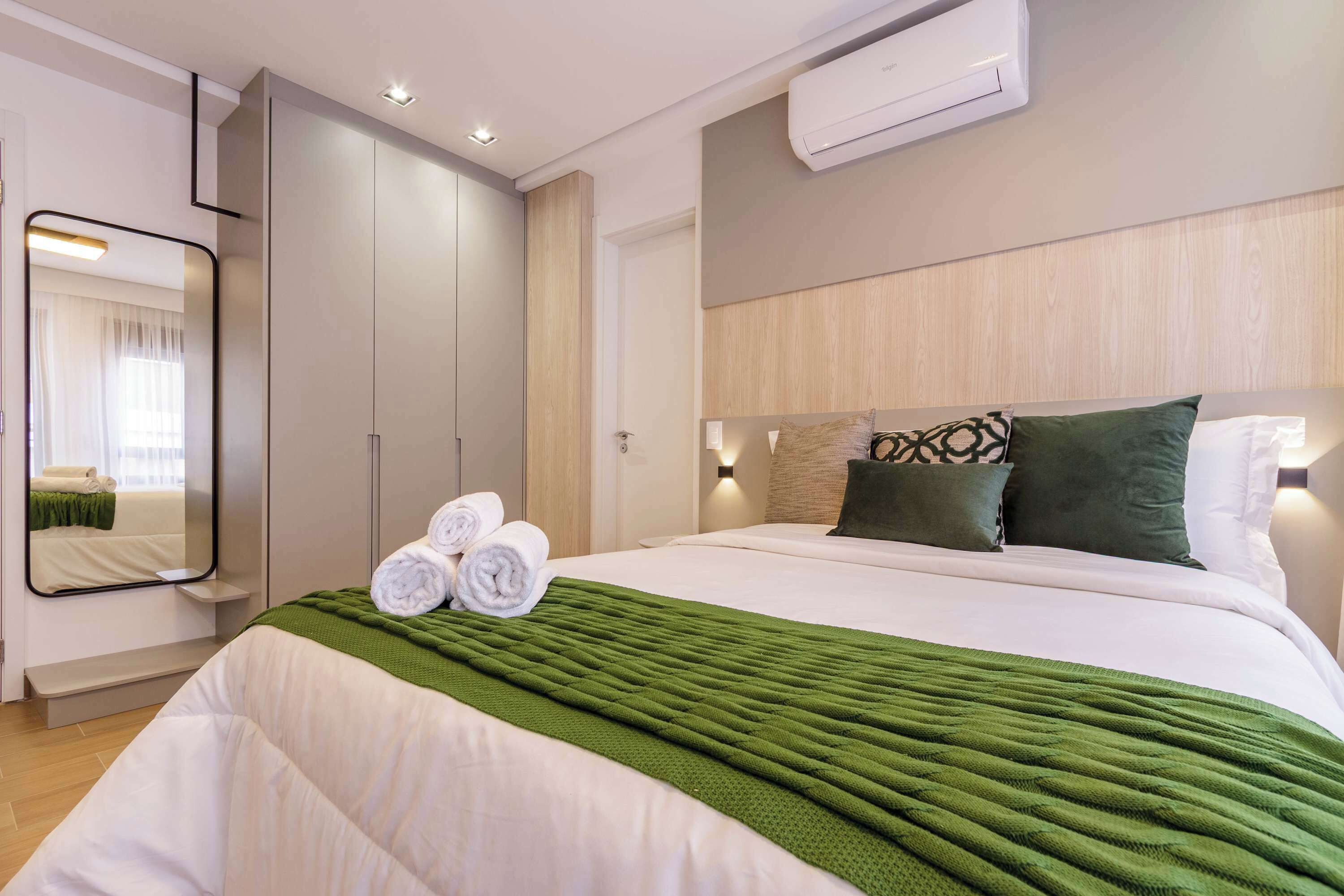 WiFi, bed sheets