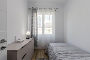 2 bedrooms, WiFi, bed sheets - Casa Tirana | Cozy 2BR Apartment Near Main Square by PikHost (Tiranë)