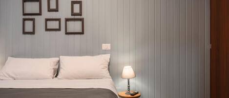 WiFi, bed sheets