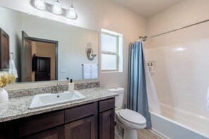 Shower, hair dryer, towels, shampoo - Coastal 2BR 2BA Home   King Bed   Smart TVs B (El Paso)