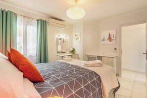 Iron/ironing board, WiFi, bed sheets - Costa Caleta 1 - Two Bed (La Caleta)