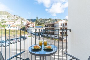 Outdoor dining - The Blue Atlantic by Atlantic Holiday (Câmara de Lobos)