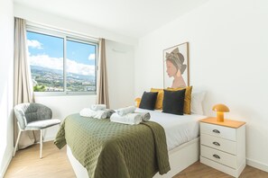 Iron/ironing board, travel cot, free WiFi, bed sheets - The Blue Atlantic by Atlantic Holiday (Câmara de Lobos)