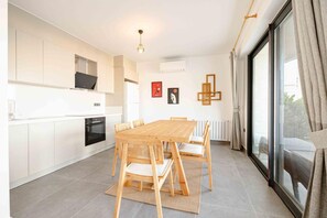 Villa, 4 soverom, røyk, privat basseng | Spisestue