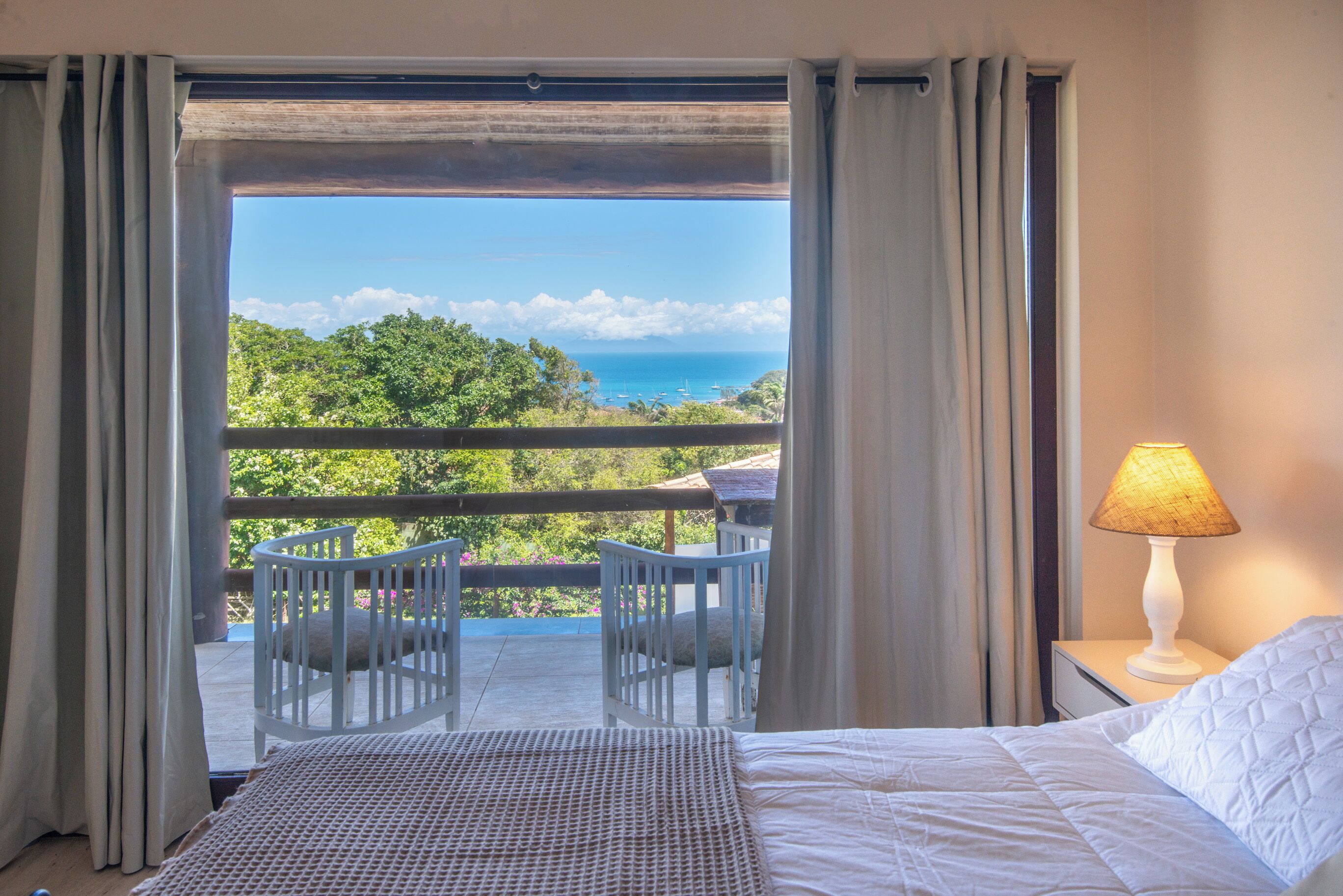 Minibar, wifi gratis y ropa de cama 