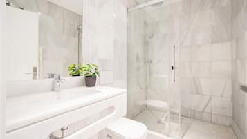 Apartment | Bathroom