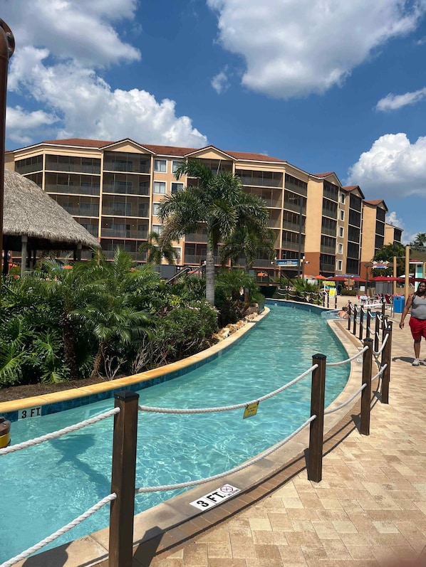Pool - Spacious 3-bedroom apartment near the Disney theme parks (Orlando)