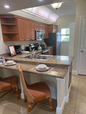 Private kitchen - Spacious 3-bedroom apartment near the Disney theme parks (Orlando)
