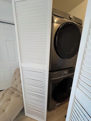 Interior - Experience coastal comfort on the canals of Laguna Madre at a 3bd/2bath retreat! (Corpus Christi)