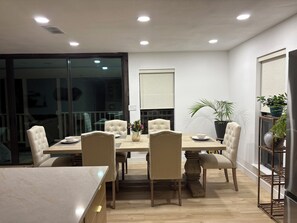 Dining - Experience coastal comfort on the canals of Laguna Madre at a 3bd/2bath retreat! (Corpus Christi)