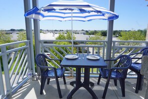 Outdoor dining - Vrbo Property (Le Croisic)