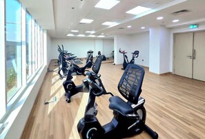 Fitness facility - Free housekeeping visits during your stay - StayShort - Classy Studio in Sports City Sleeps 2 with Pool (Dubai Sports City)