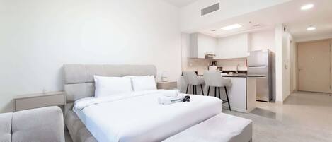 Iron/ironing board, WiFi, bed sheets