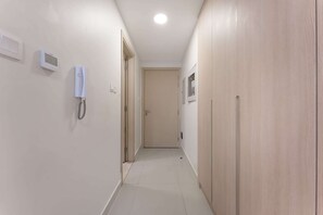 Interior - Free housekeeping visits during your stay - StayShort - Classy Studio in Sports City Sleeps 2 with Pool (Dubai Sports City)