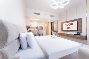 Tabla de planchar con plancha, wifi y ropa de cama 