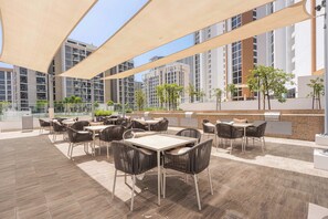 Outdoor dining - Free housekeeping visits during your stay - StayShort - Chic Modern 1BR that Sleeps 4 at Riviera Beachfront (Meydan)