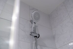 Shower, hair dryer, towels - Free housekeeping visits during your stay - StayShort - Spacious Studio Apartment with Balcony that Sleeps 4 (JVC)