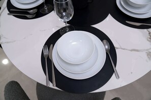 Dining - Free housekeeping visits during your stay - StayShort - Spacious Studio Apartment with Balcony that Sleeps 4 (JVC)