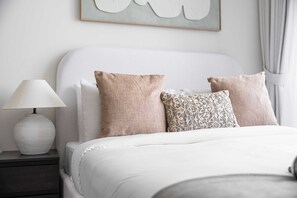 Iron/ironing board, WiFi, bed sheets - Free housekeeping visits during your stay - StayShort - Modern Studio that Sleeps 4 at Riviera Beachfront (Meydan)