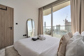 Iron/ironing board, WiFi, bed sheets - Free housekeeping visits during your stay - StayShort - 1 BR in Business Bay Sleeps 4 with Burj Views! (Business Bay)