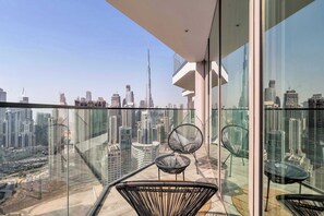 Property grounds - Free housekeeping visits during your stay - StayShort - 1 BR in Business Bay Sleeps 4 with Burj Views! (Business Bay)