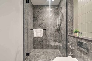 Shower, hair dryer, towels - Free housekeeping visits during your stay - StayShort - 1 BR in Business Bay Sleeps 4 with Burj Views! (Business Bay)