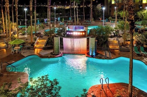 Spacious 4-bedroom condo in peaceful Las Vegas with AC and gym