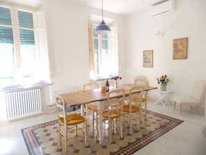 Dining - Casa Giardino Botanico – Elegant Apartment in Lucca’s Historic Center (Lucca)
