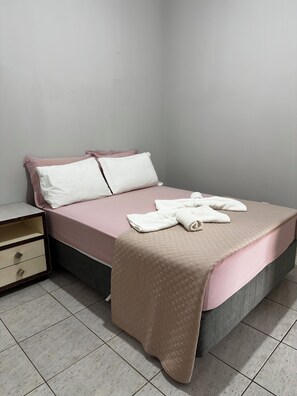 3 quartos, ferros/tábuas de passar roupa, Wi-Fi, roupa de cama