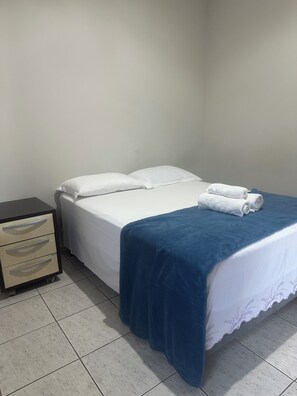 3 chambres, fer et planche à repasser, Wi-Fi, draps fournis