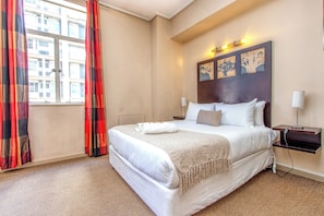 1 bedroom, desk, iron/ironing board, free WiFi - 3 Shots Wifi Netflix at Mapungubwe (Johannesburg)