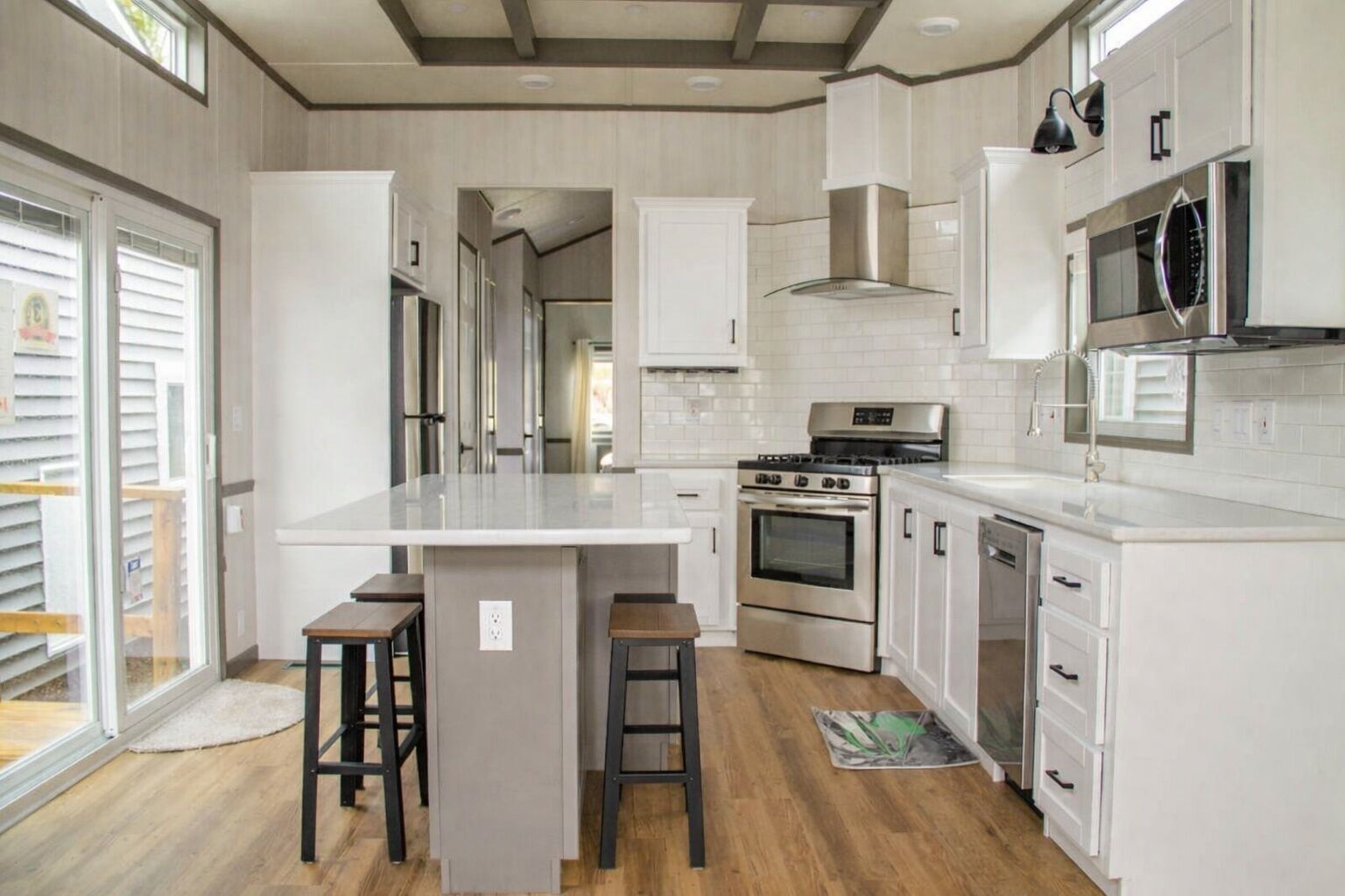 Cabin, 2 Bedrooms | Private kitchen | Fridge, microwave