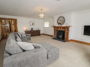 Living area - The Boat Yard Apartment (Porthmadog)