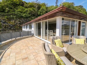 Outdoor dining - The Boat Yard Apartment (Porthmadog)