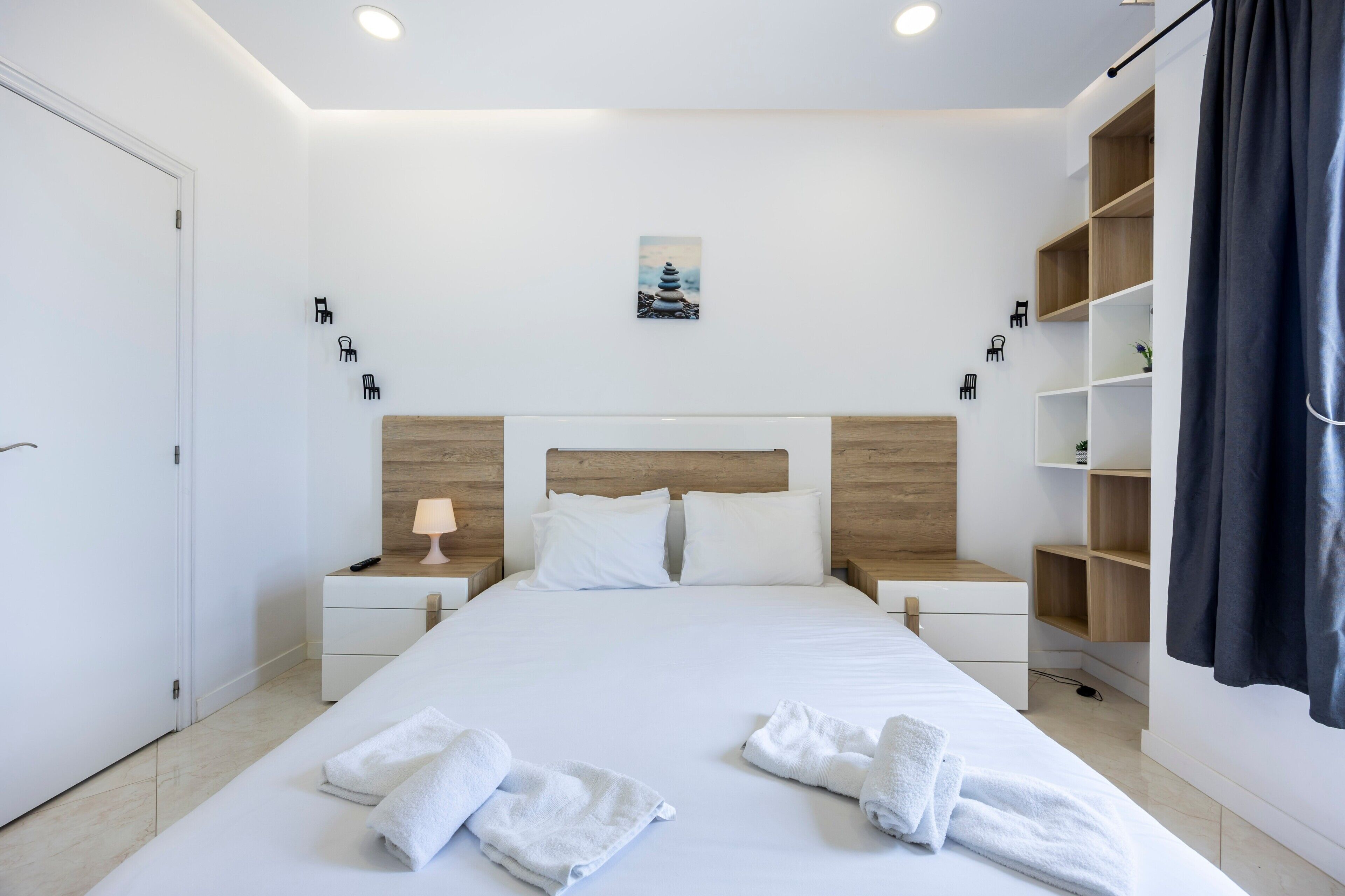 Iron/ironing board, WiFi, bed sheets, wheelchair access