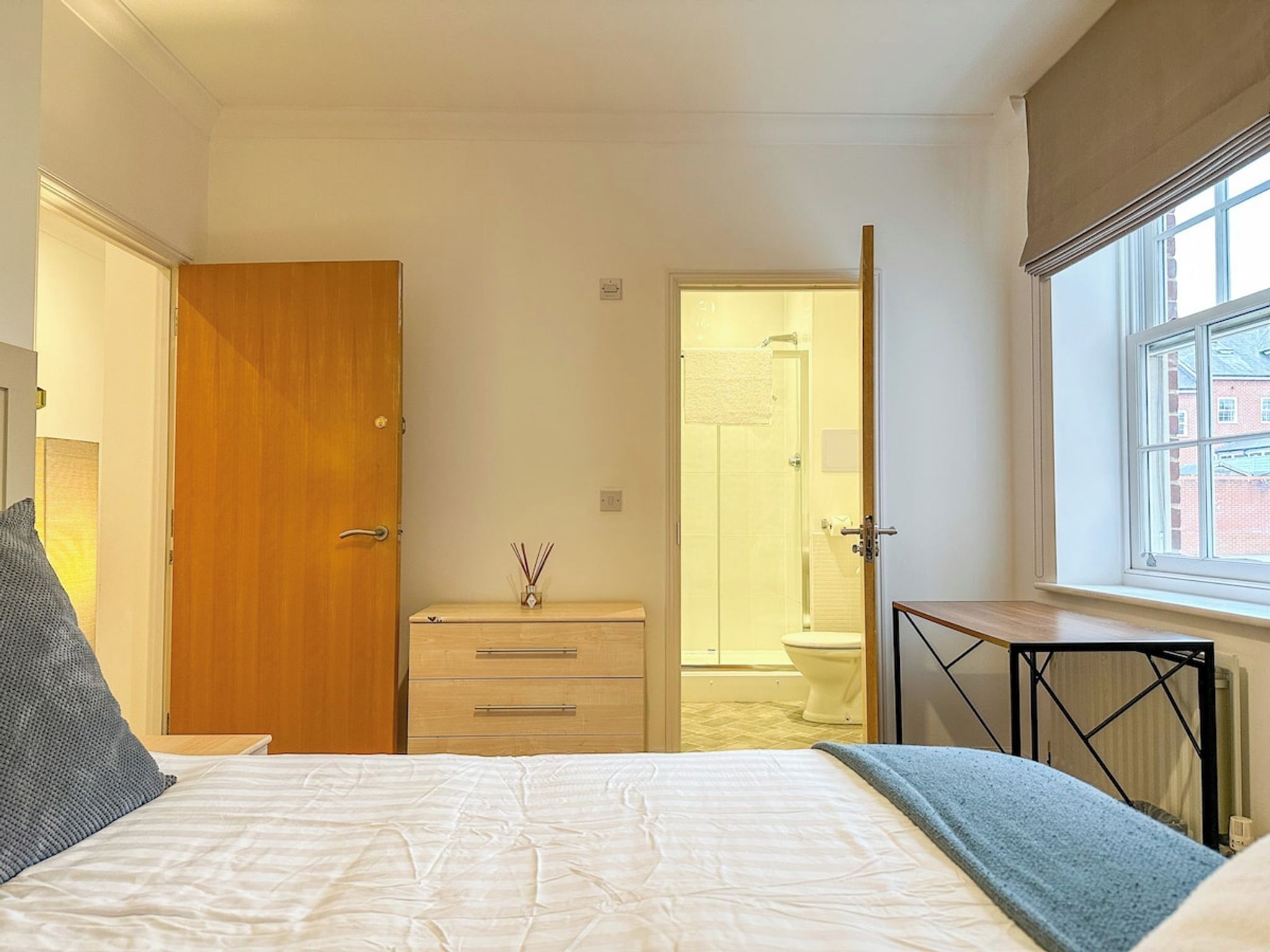 Iron/ironing board, free WiFi, bed sheets