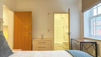 Iron/ironing board, free WiFi, bed sheets