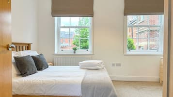 Iron/ironing board, free WiFi, bed sheets